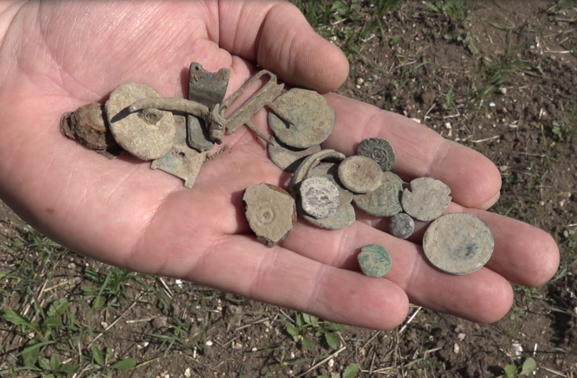 XP deus finds lots of Roman coins